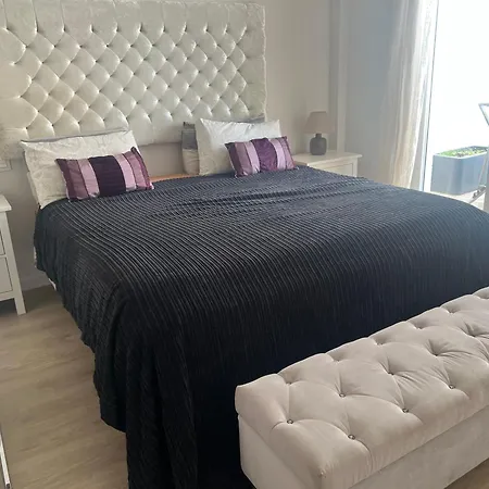 En Casa De Familia In Family Solamente Personas Tranquilas Only Quiet People * Μαρμπέλλα